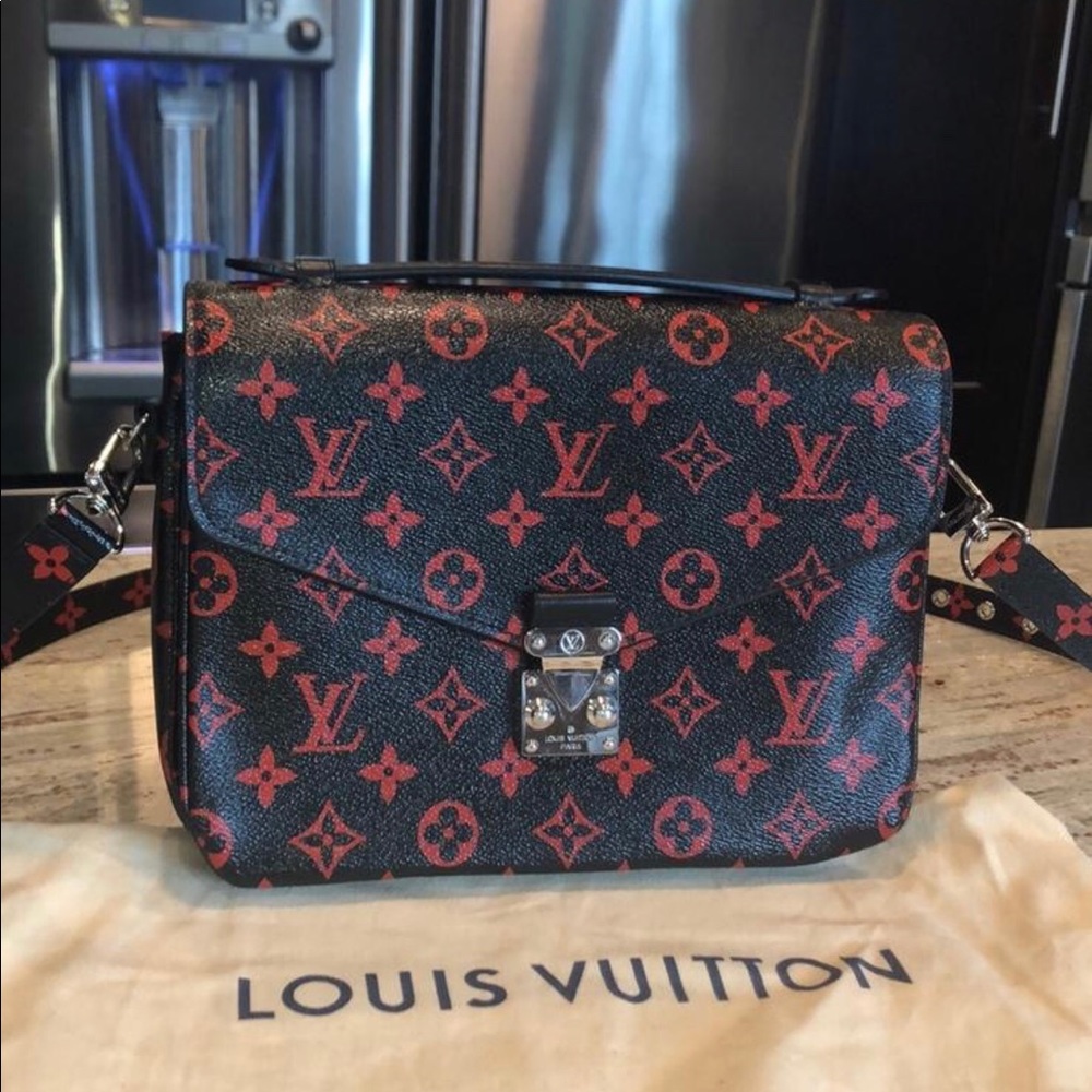 RARE !! LOUIS VUITTON POCHETTE MÉTIS INFRAROGUE